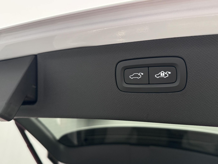 Volvo XC90 B6 AWD PLUS DARK CZ 1.maj