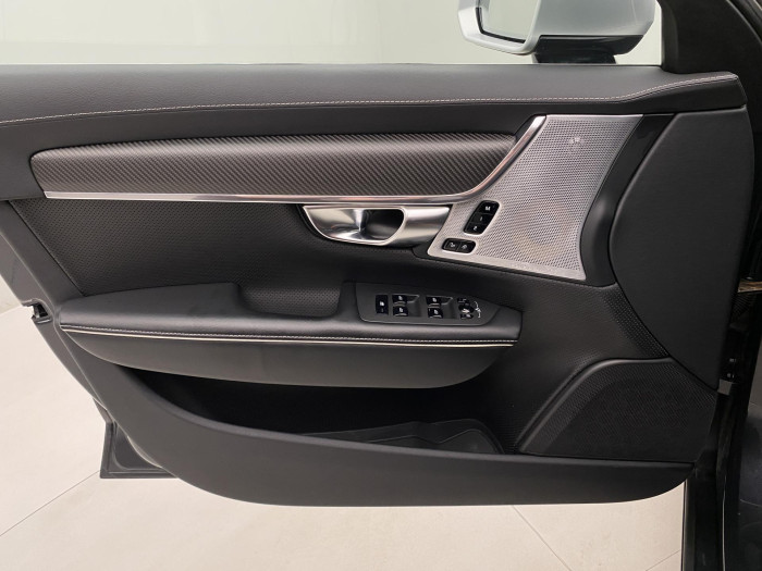 Volvo V90 D5 AWD R-DESIGN REZERVACE 2.0 d