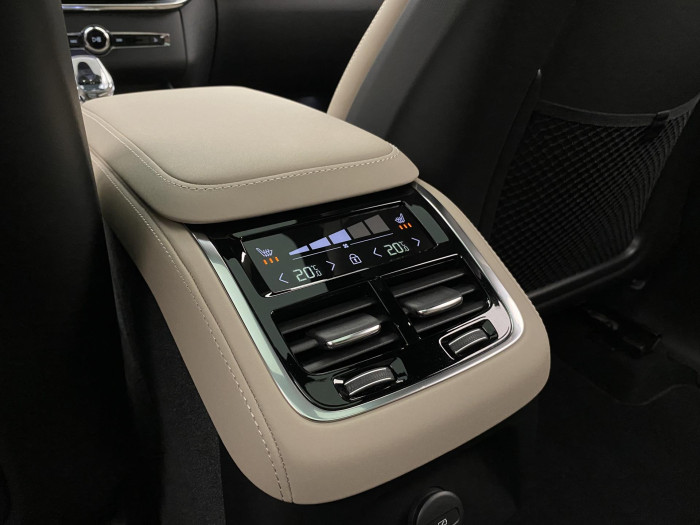 Volvo XC90 T8 AWD RECHARGE DARK ULTRA 7m