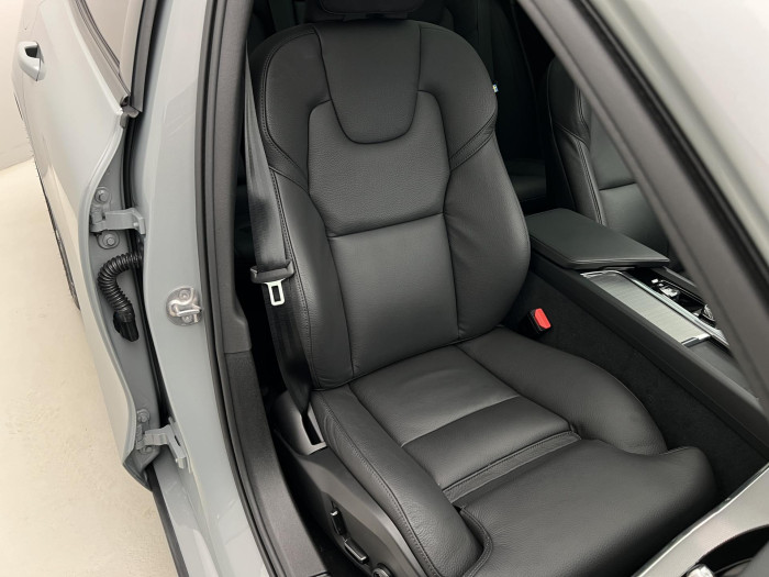 Volvo V60 B4 PLUS DARK AUT 1.maj.