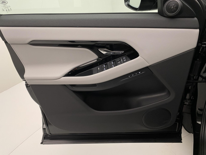 Land Rover Range Rover Evoque P270e S AWD REZERVACE