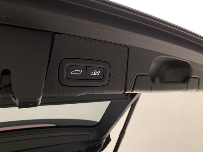 Volvo XC60 B4 PLUS DARK AUT REZERVACE 2.0 Plus