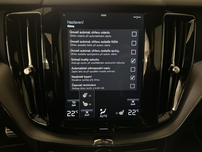 Volvo XC60 D5 AWD R-DESIGN AUT REZERVACE 2.0 d