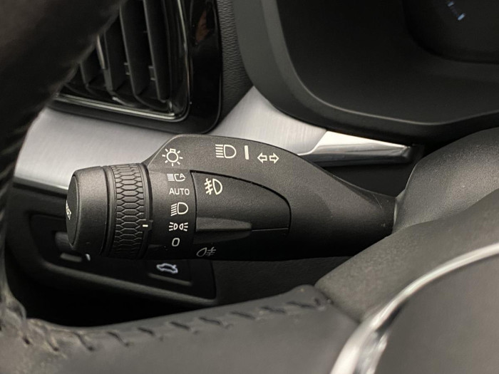 Volvo XC60 B4 AWD MOMENTUM AUT REZERVACE 2.0 Momentum