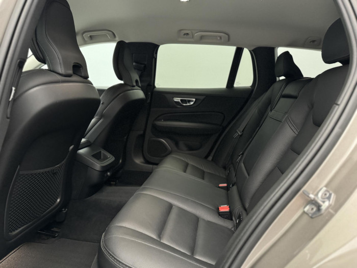 Volvo V60 CC D4 AWD MOMENTUM REZERVACE 2.0 d CC CC Momentum