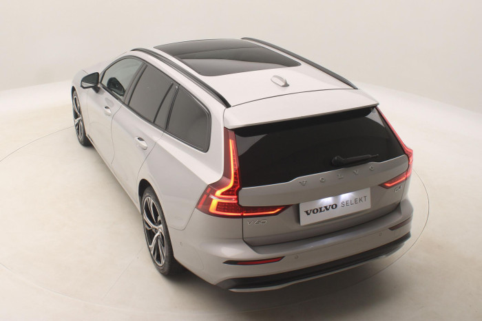 Volvo V60 B4 PLUS DARK AUT 1.maj