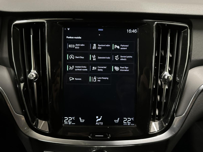 Volvo V60 D3 KINETIC NAVIGACE REZERVACE 2.0 d