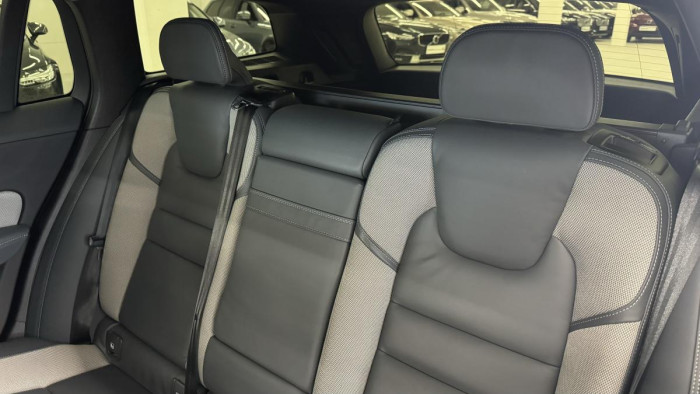 Volvo V60 V60 B4 R-DESIGN AUT REZERVACE
