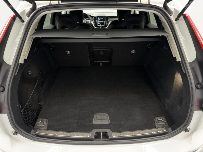 Volvo XC60 B4 AWD MOMENTUM PRO AUT CZ 2.0 Momentum