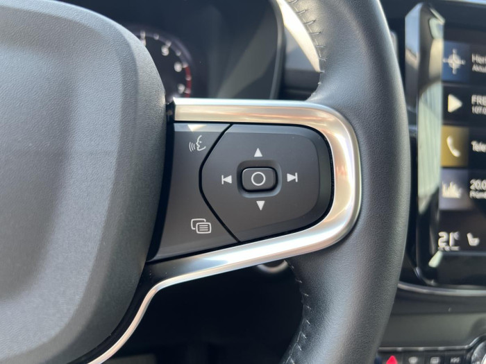 Volvo XC40 B4 AWD MOMENTUM Aut REZERVACE 2.0 Momentum