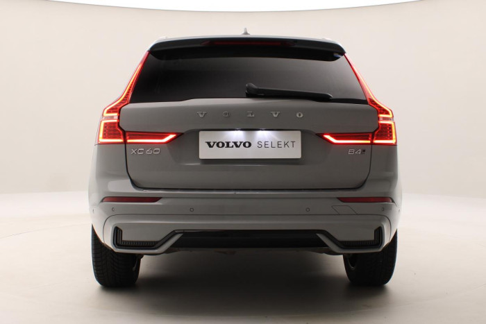 Volvo XC60 B4 AWD DARK PLUS AUT CZ 1.maj