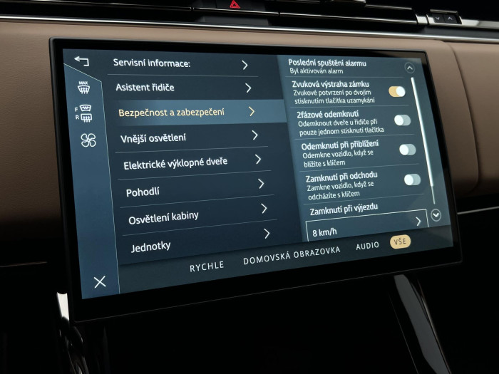 Land Rover Range Rover Sport D300 DYNAMIC SE REZERVACE 3.0 d Dynamic SE