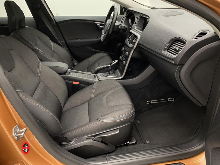 Volvo V40 CC D2 MOMENTUM AUT 1.6 d CC CC Momentum