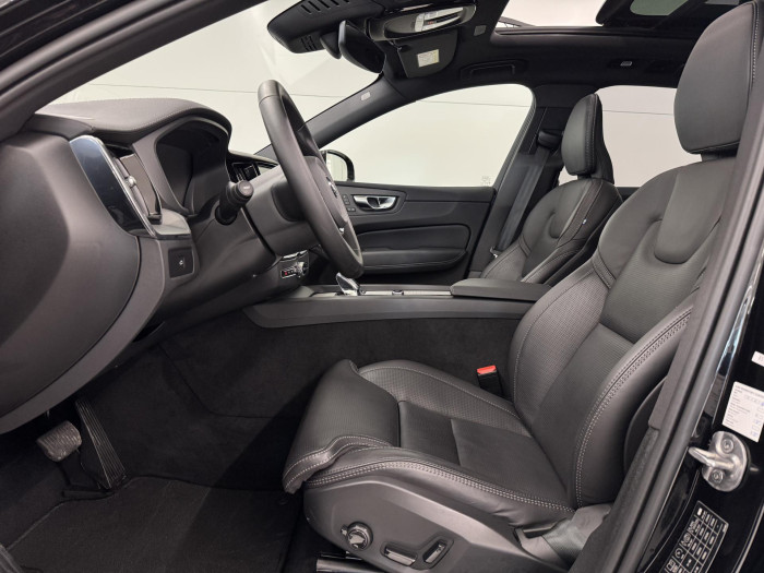 Volvo XC60 B5 AWD ULTIMATE REZERVACE