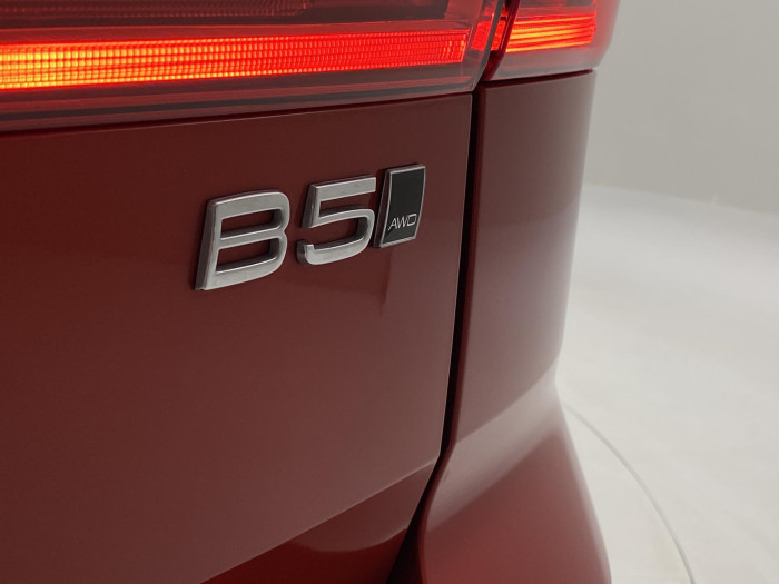 Volvo XC60 B5 AWD DARK PLUS REZERVACE