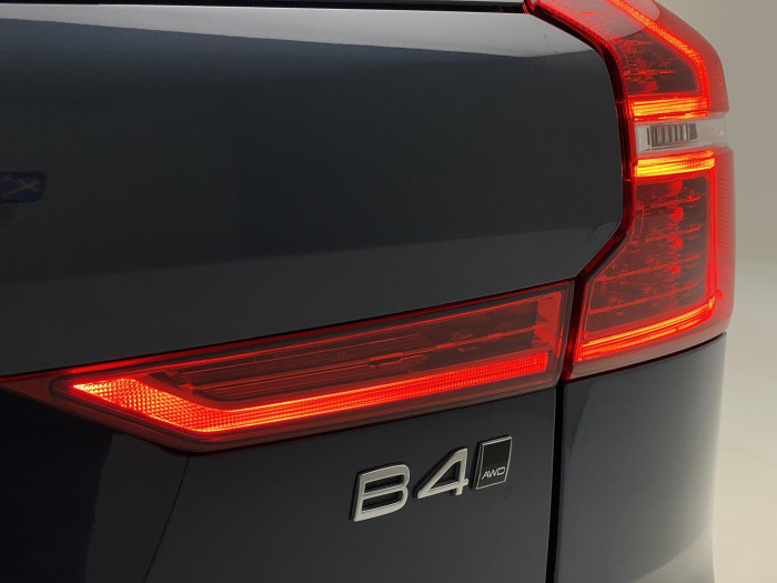 Volvo XC60 B4 AWD DARK PLUS AUT CZ