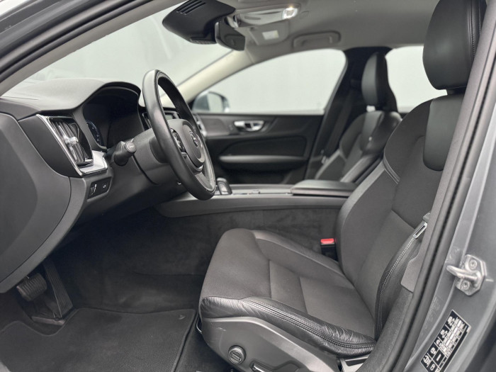 Volvo V60 B4 MOMENTUM PRO AUT 2.0 Momentum