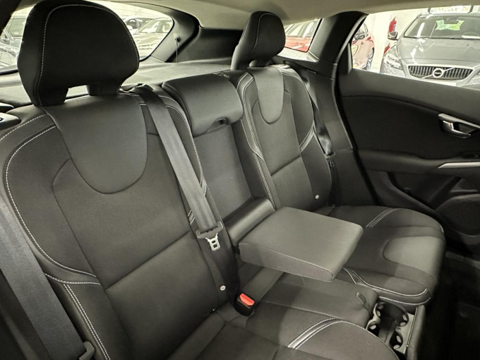 Volvo V40 T2 BLACK EDITION REZERVACE 2.0 Edition