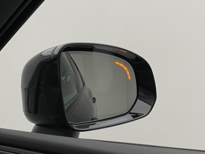 Volvo XC60 B5 AWD R-DESIGN REZERVACE