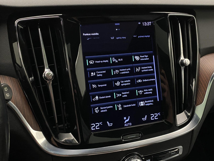 Volvo V60 CC B5 AWD MOMENTUM REZERVACE 2.0 CC CC Momentum