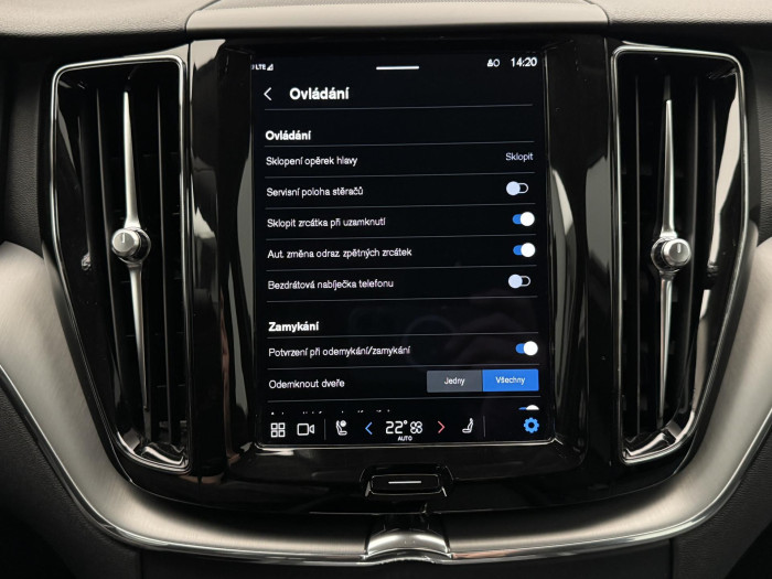 Volvo XC60 B4 AWD CORE CZ 1. maj