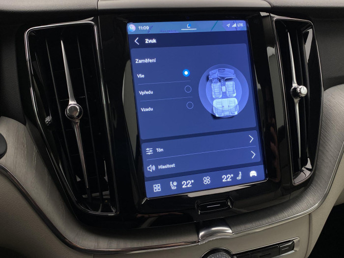 Volvo XC60 B5 AWD DARK PLUS AUT CZ