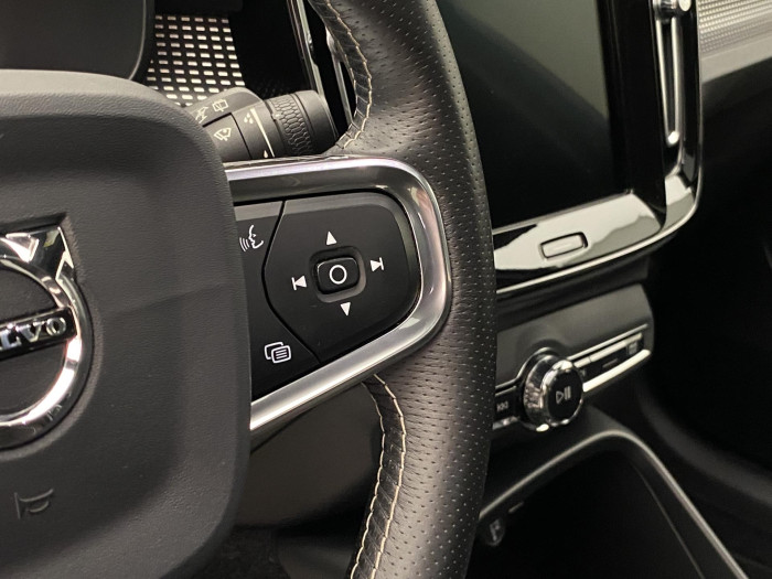 Volvo XC40 D4 AWD R-DESIGN AUT 2.0 d