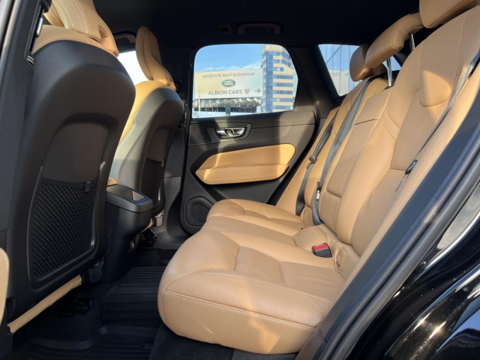 Volvo XC60 B4 AWD INSCRIPTION Aut CZ