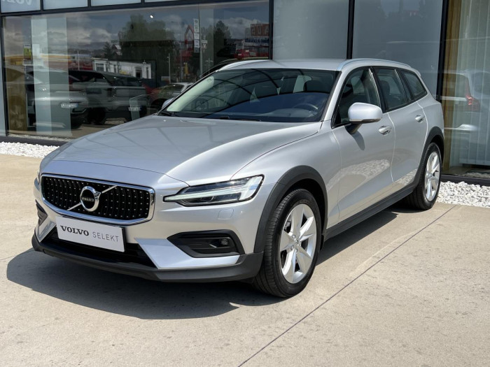 Volvo V60 CROSS COUNTRY B4 AWD REZERVACE