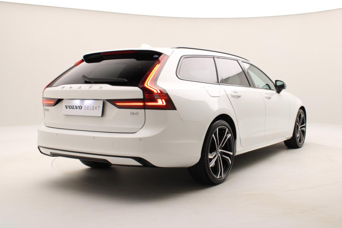 Volvo V90 B4 PLUS DARK AUT 1.maj