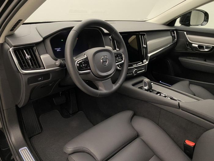 Volvo V90 CC B4 AWD PLUS AUT CZ 1.maj