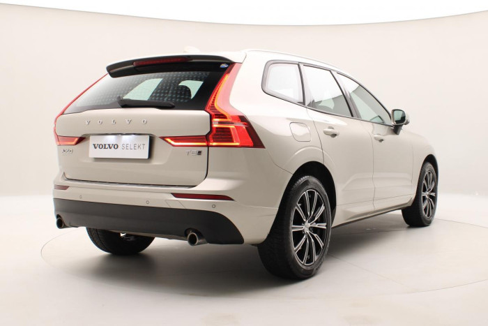 Volvo XC60 T5 AWD MOMENTUM AUT REZERVACE 2.0 Momentum