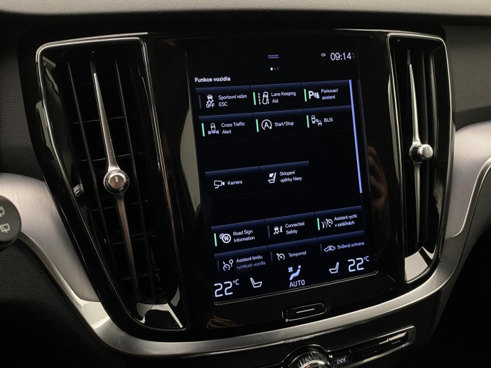 Volvo V60 B4 MOMENTUM AUT REZERVACE 2.0 Momentum