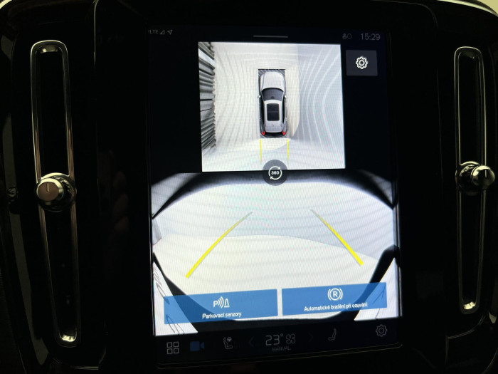 Volvo XC40 B3 PLUS DARK AUT CZ