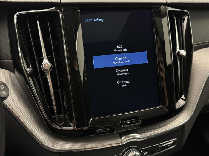 Volvo XC60 B4 AWD INSCRIPTION AUT