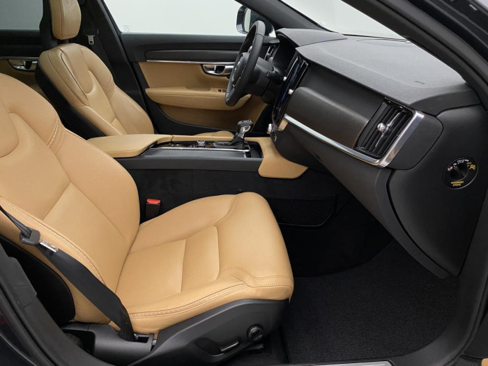 Volvo V90 CC D4 AWD MOMENTUM REZERVACE 2.0 d CC CC Momentum