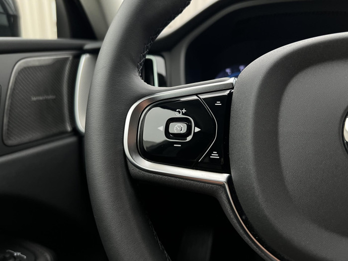 Volvo XC60 B4 AWD PLUS DARK AUT 1.maj.