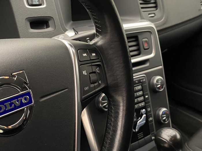 Volvo V60 D5 MOMENTUM 2.4 d Momentum