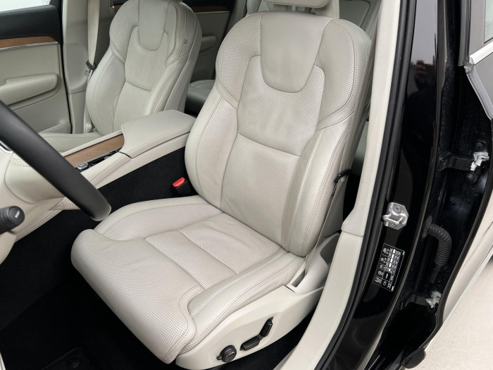 Volvo XC90 B5 AWD INSCRIPTION AUT CZ