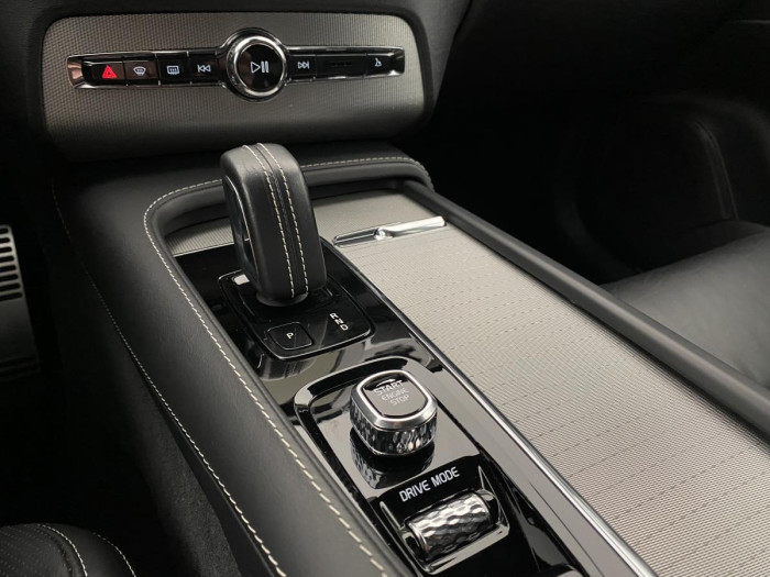 Volvo XC90 T8 AWD R-DESIGN REZERVACE