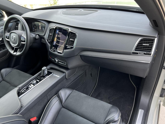 Volvo XC90 B5 AWD R-DESIGN 7MÍSTNÁ Aut