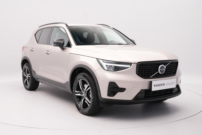 Volvo XC40 B3 DARK PLUS AUT REZERVACE