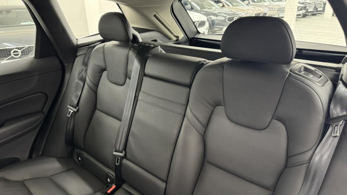 Volvo XC60 T5 AWD INSCRIPTION REZERVACE