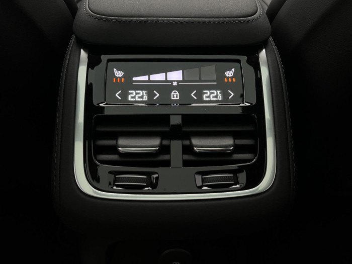 Volvo XC90 T8 AWD RECHARGE DARK ULTRA AUT