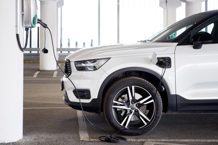 Volvo extends services for European public charging stations