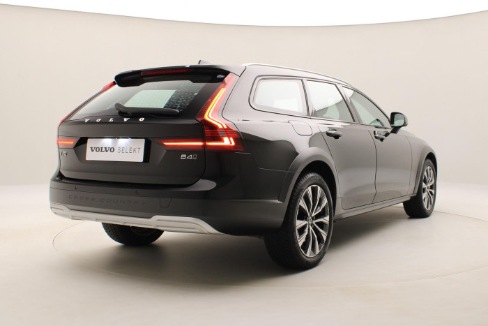 Volvo V90 CC B4 AWD PLUS AUT CZ 1.maj