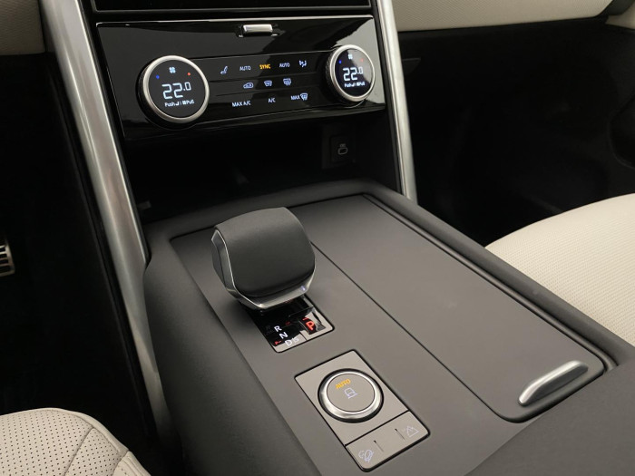 Land Rover Discovery D350 DYNAMIC SE AWD REZERVACE 3.0 d Dynamic SE