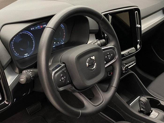 Volvo XC40 B4 AWD MOMENTUM AUT REZERVACE 2.0 Momentum