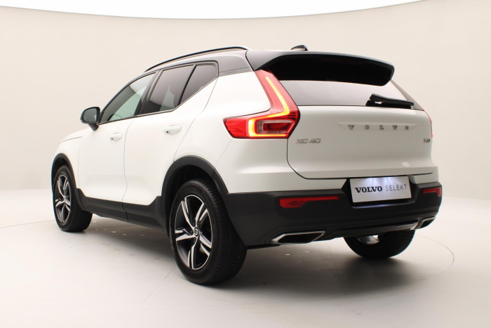 Volvo XC40 T4 AWD R-DESIGN REZERVACE