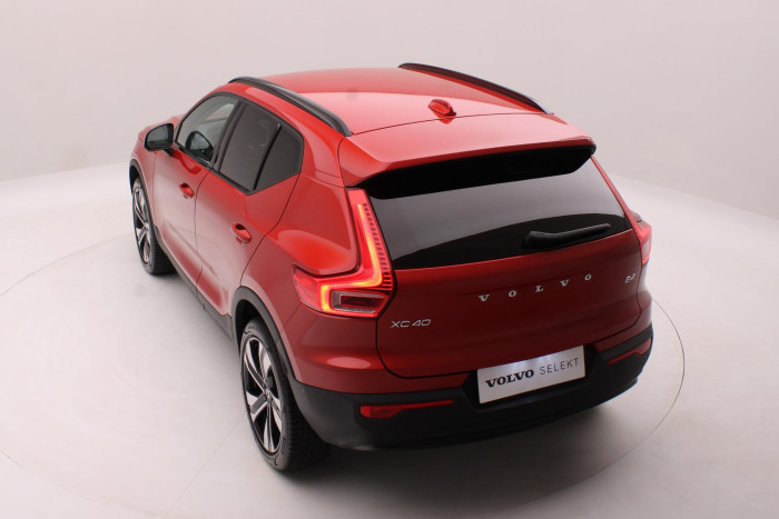 Volvo XC40 B4 DARK PLUS REZERVACE